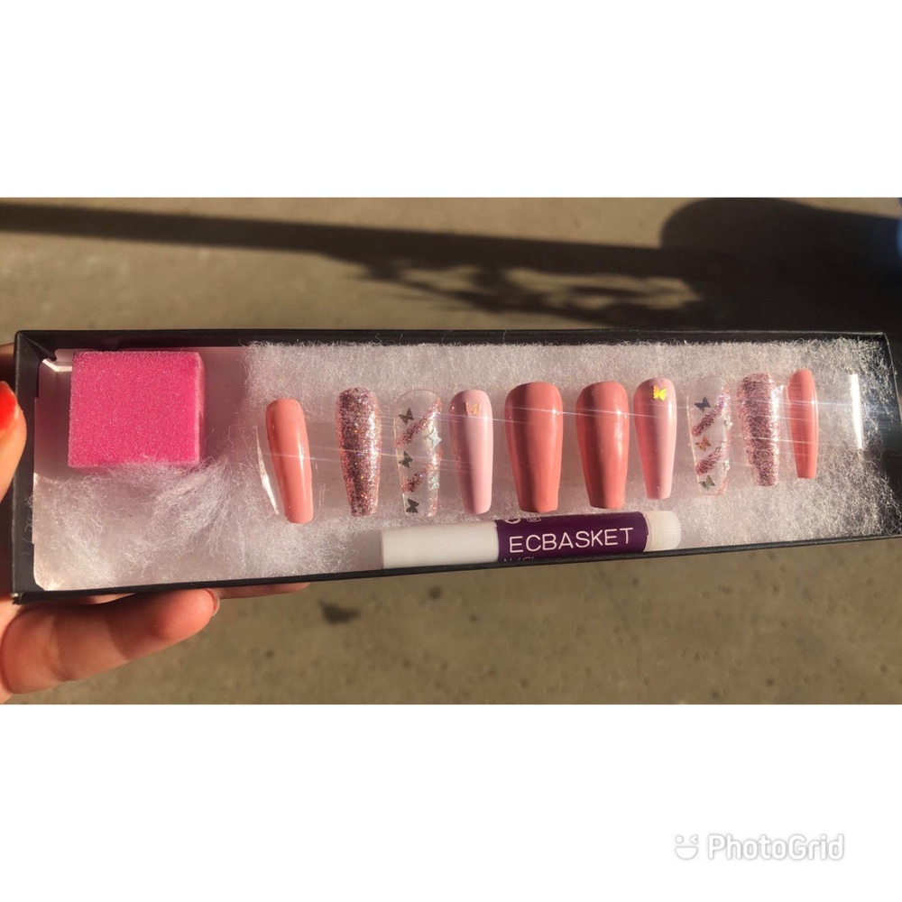 Press on nails